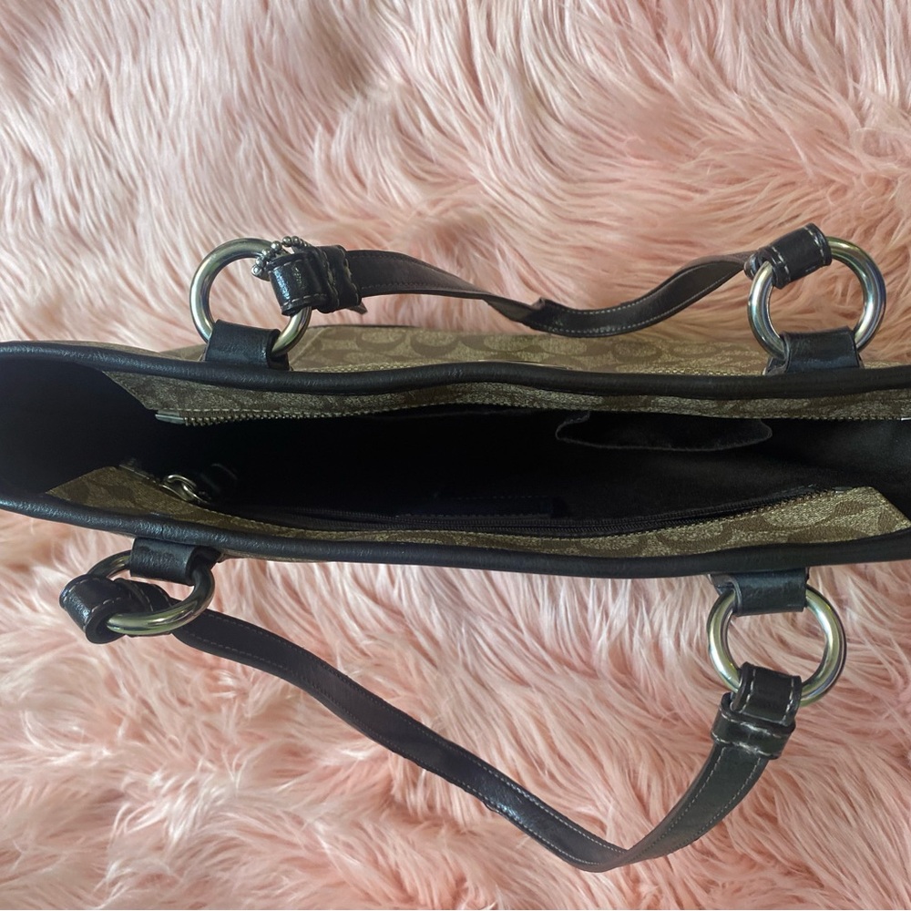 COACH BLACK & TAN PURSE - Picture 5 of 7
